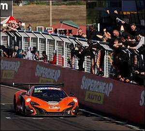 Álvaro Parente vence em Bathurst!