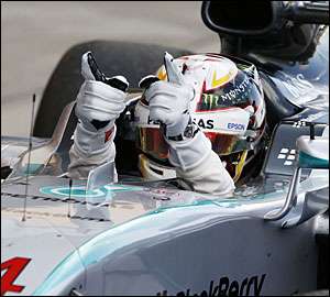 Hamilton regressa às vitórias no Japão