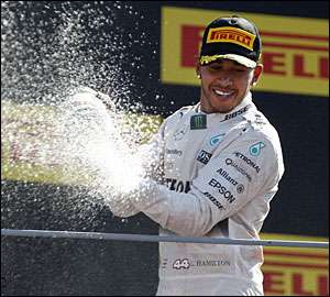 Hamilton e Mercedes imbatíveis em Monza