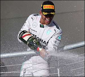 Hamilton bate Rosberg nos EUA
