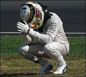 Problema mecânico rouba vitória a Hamilton