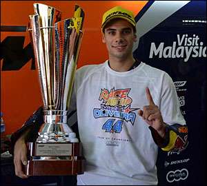Miguel Oliveira é vice-campeão de Moto3