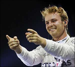 Nico Rosberg triunfa e alcança liderança