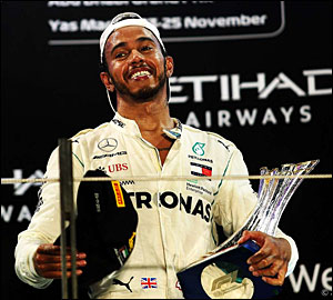 Hamilton encerra temporada com triunfo