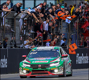 Tiago Monteiro vence no Nordschleife!