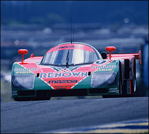 Mazda celebra triunfo em Le Mans